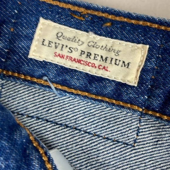 NWT Levi Premium Womens Plus Denim Jean Shorts SZ 32 501 Mid Rise Raw Hem Button - Picture 9 of 13